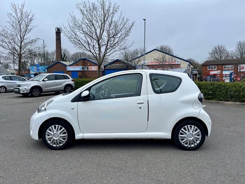 Used Toyota Aygo 2013 White Hatchback