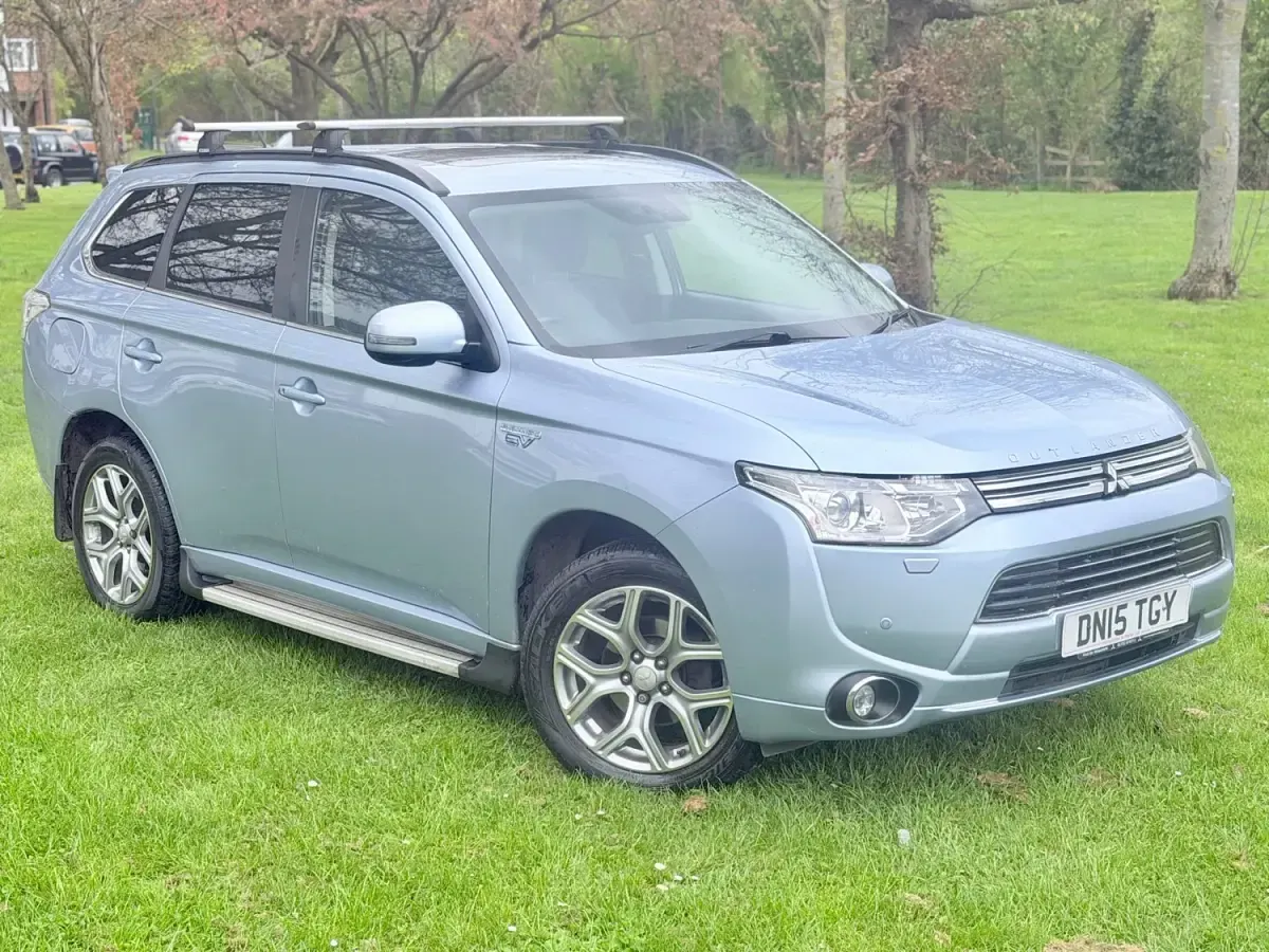 Used Mitsubishi Outlander P-HEV 200 HP (147 kW) 2015 Blue SUV
