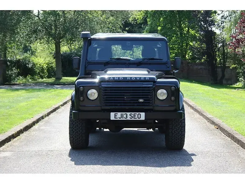Used Land Rover Defender 122 HP (89 kW) 2013 Black Estate