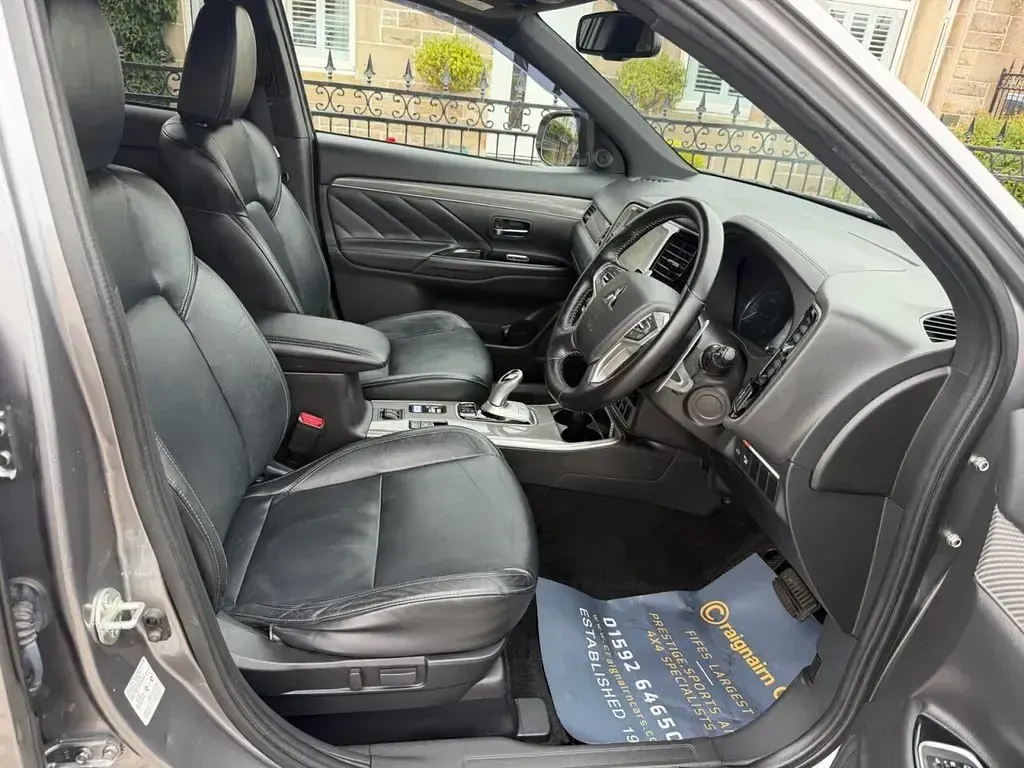 Used Mitsubishi Outlander P-HEV 174 HP (127 kW) 2018 Grey SUV
