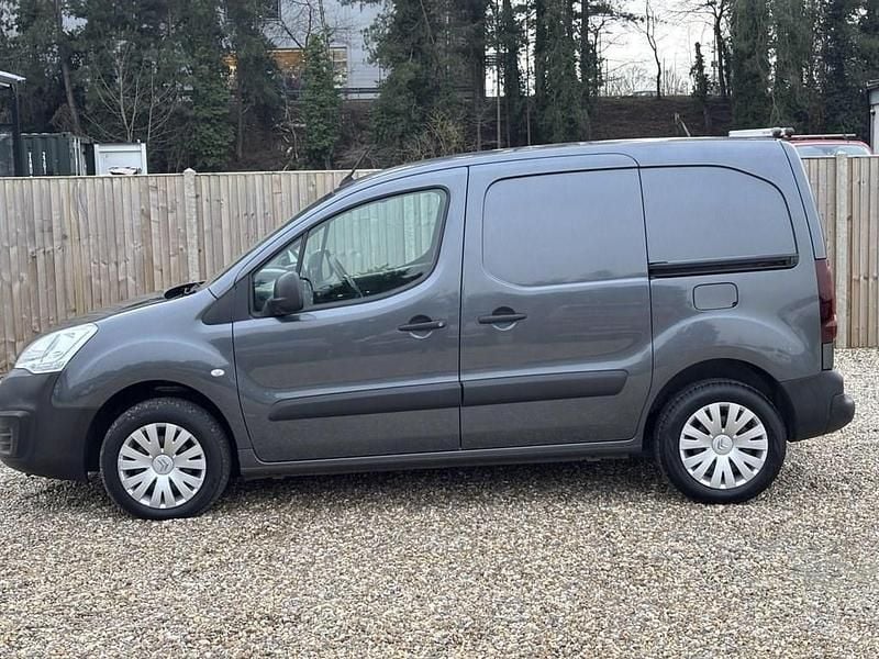 Used Citroën Berlingo 100 HP (73 kW) 2018 Grey MPV