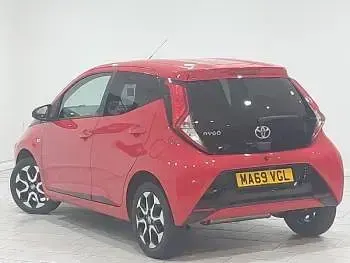 Used Toyota Aygo Trend 72 HP (52 kW) 2019 Red Hatchback