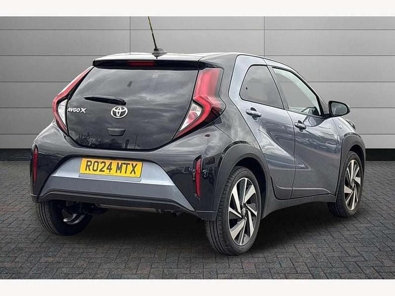 Used Toyota Aygo X 72 HP (52 kW) 2024 Grey SUV
