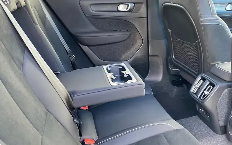 New Volvo XC40 Plus 163 HP (119 kW) 2026 Black SUV