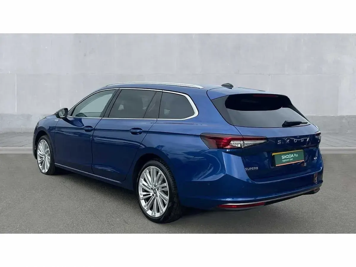 Used Skoda Superb LAURIN & KLEMENT 193 HP (141 kW) 2025 Cobalt blue metallic Estate