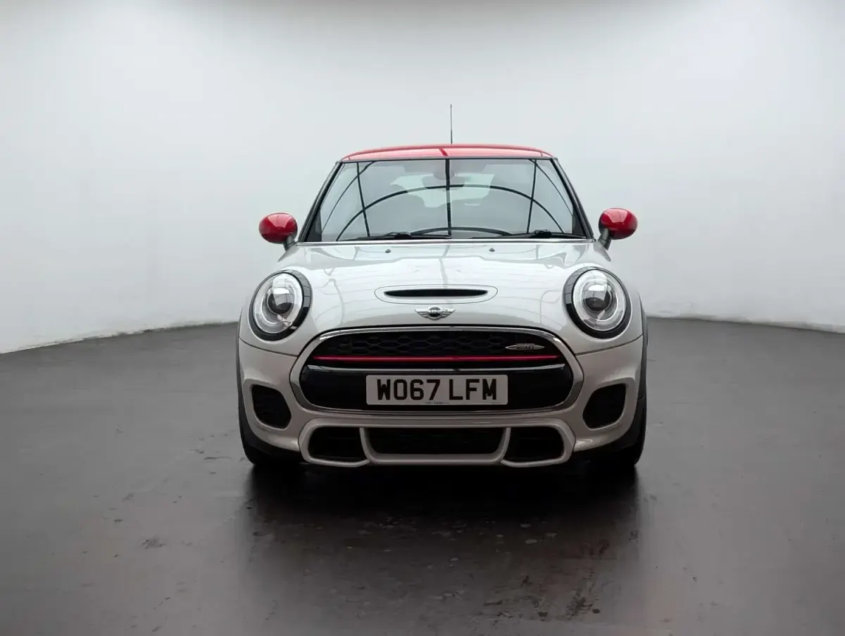 Begagnad Mini John Cooper Works Hatch 2018 Silver Halvkombi