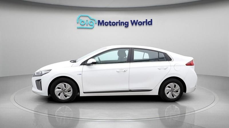 Used Hyundai Ioniq Premium 141 HP (103 kW) 2018 White Hatchback