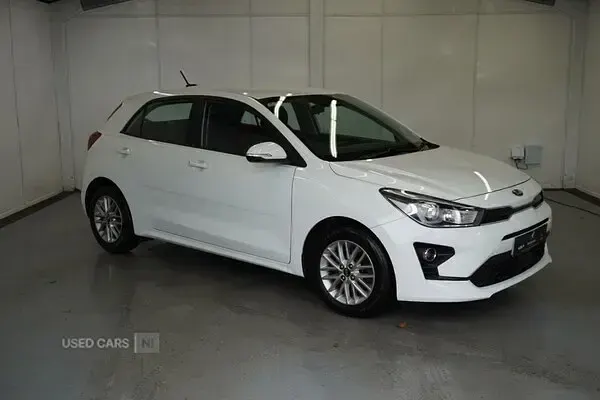Used Kia Rio 84 HP (61 kW) 2021 White Hatchback