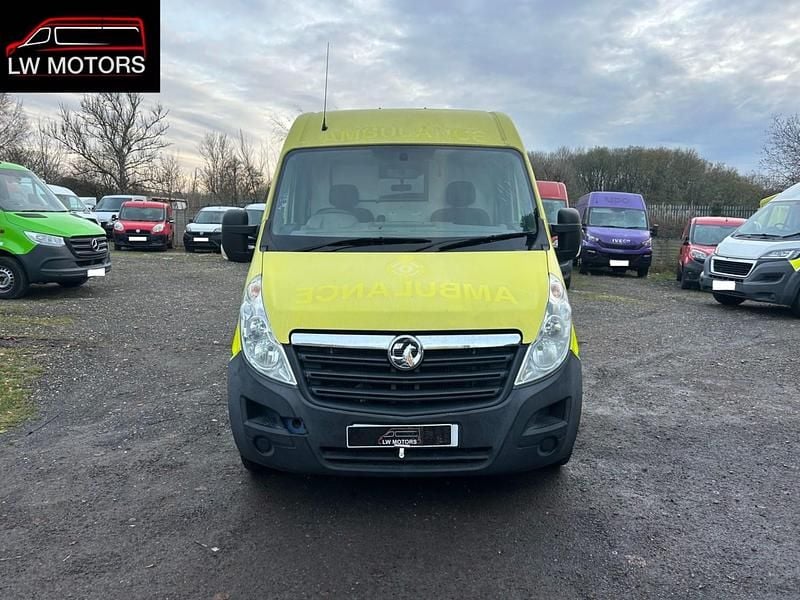 Used Vauxhall Movano 123 HP (90 kW) 2016 Yellow MPV