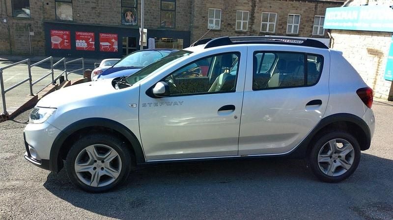 Used Dacia Sandero Ambiance 90 HP (66 kW) 2018 Silver Hatchback