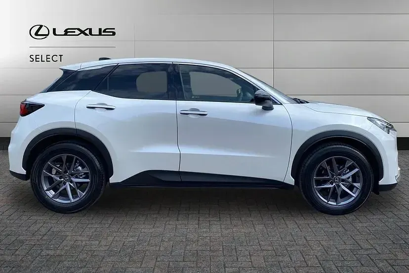 Used Lexus LBX 136 HP (100 kW) 2026 White SUV