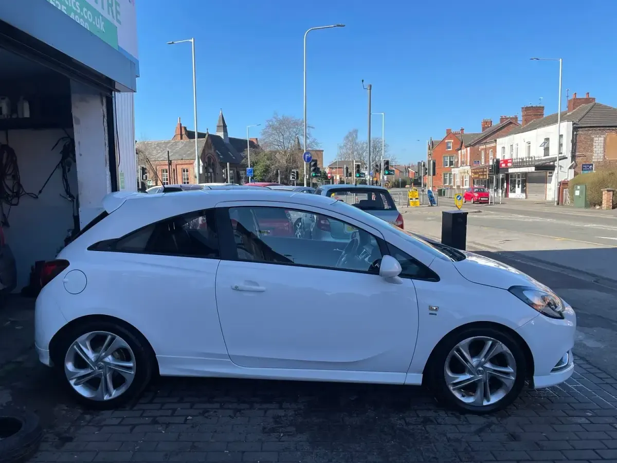 Used Vauxhall Corsa SRi 2016 White Hatchback
