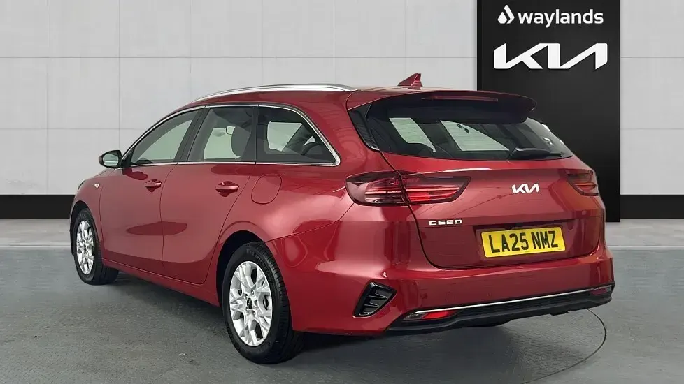Used Kia Ceed 138 HP (101 kW) 2025 Red Hatchback