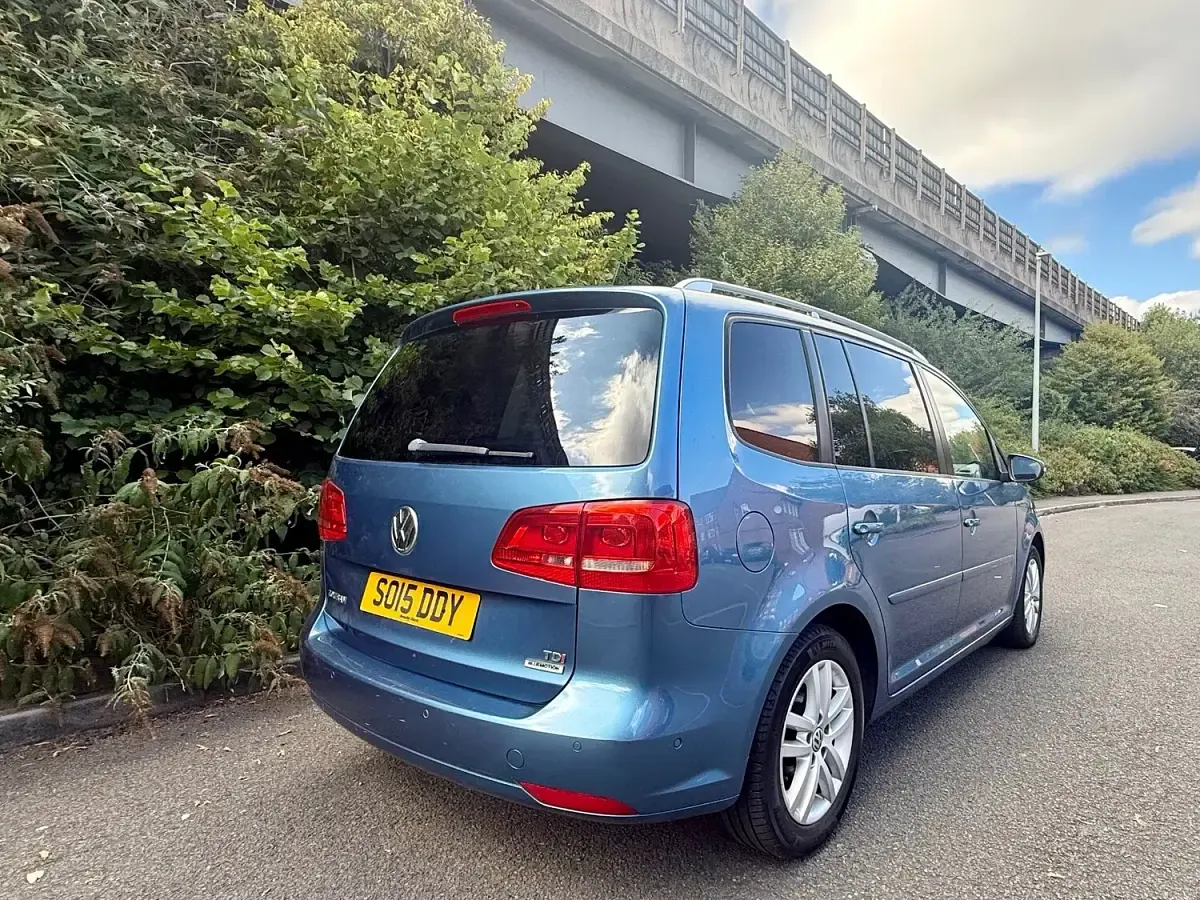 Used VW Touran SE 105 HP (77 kW) 2015 Blue MPV