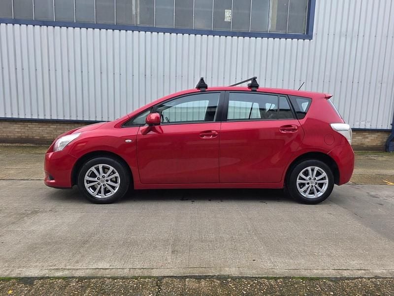 Used Toyota Verso 2013 Red MPV