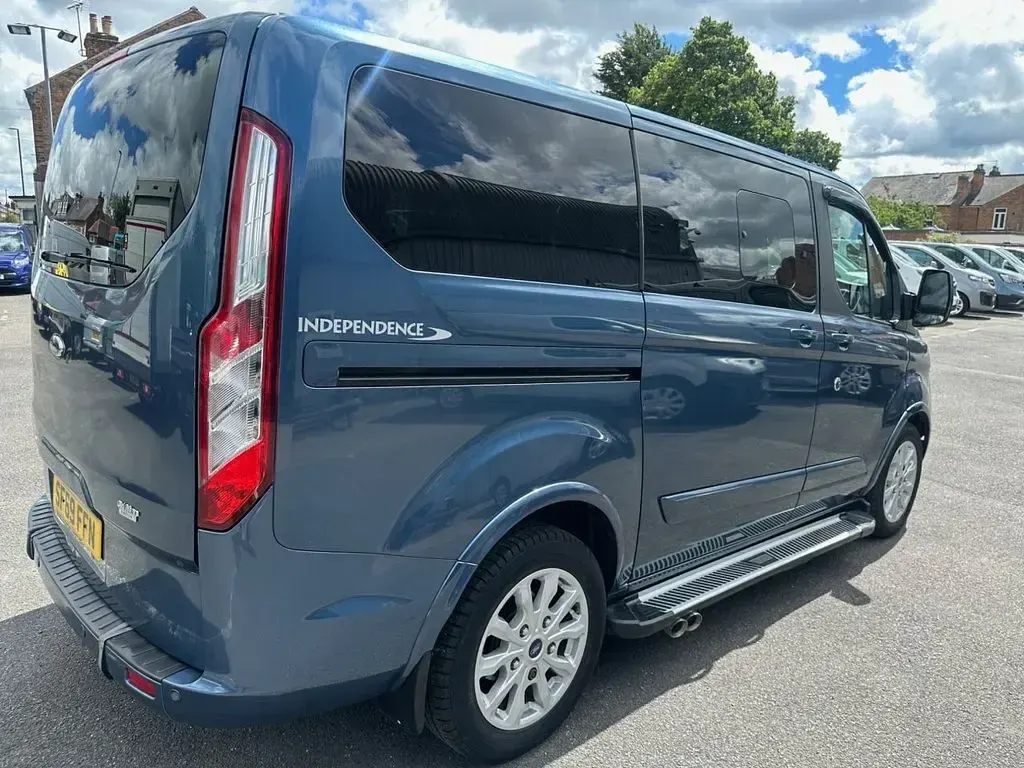 Used Ford Tourneo Titanium 130 HP (95 kW) 2019 Blue MPV