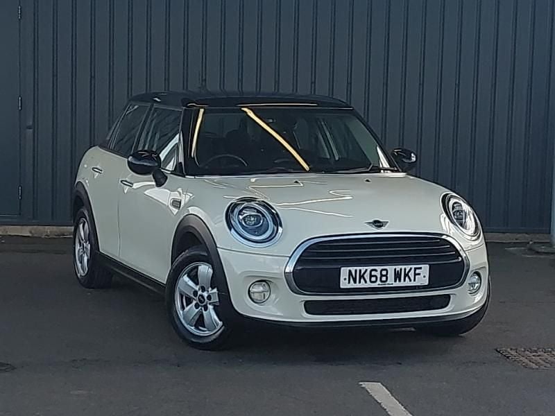 White Used 2018 Mini Cooper Hatchback | £10,698 (Fair price) - Image 1/4