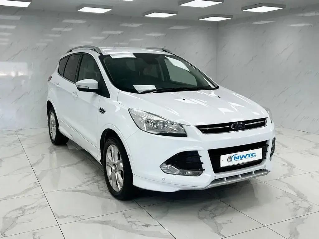 Usado Ford Kuga Sport 180 HP (132 kW) 2016 Branco SUV