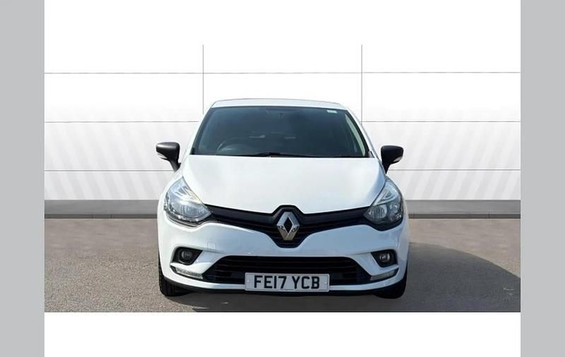 Used Renault Clio IV Play 75 HP (55 kW) 2017 White Hatchback