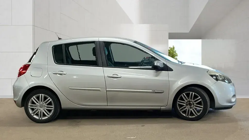 Used Renault Clio Dynamique 2012 Silver Hatchback