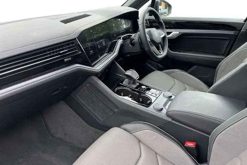 Used VW Touareg Edition 286 HP (210 kW) 2026 Silver SUV