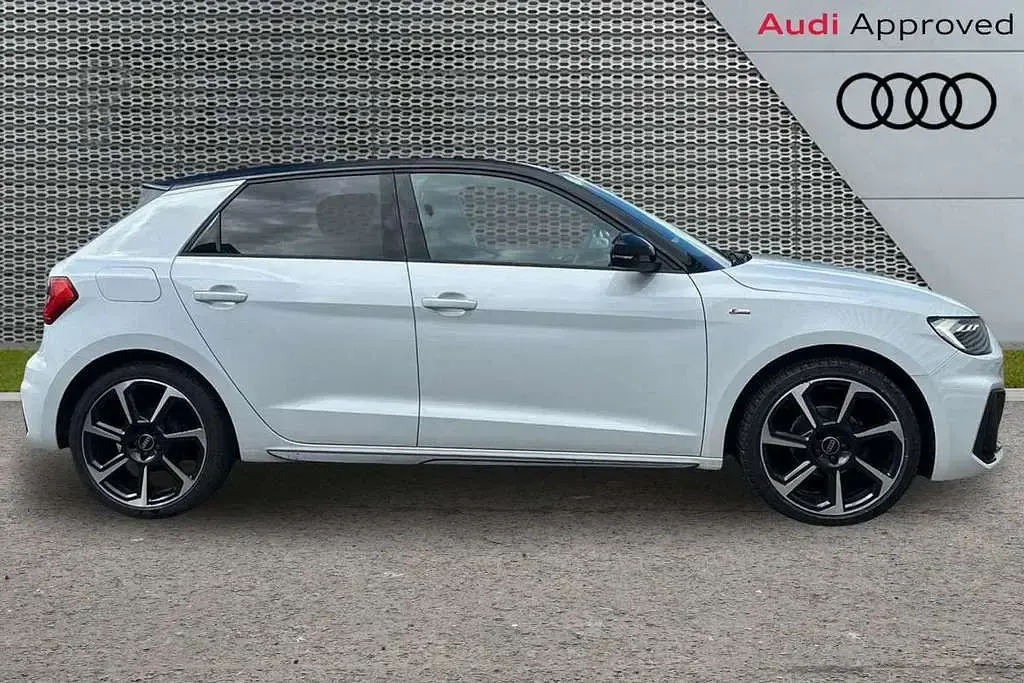 Used Audi A1 Black Edition 94 HP (69 kW) 2023 White SUV