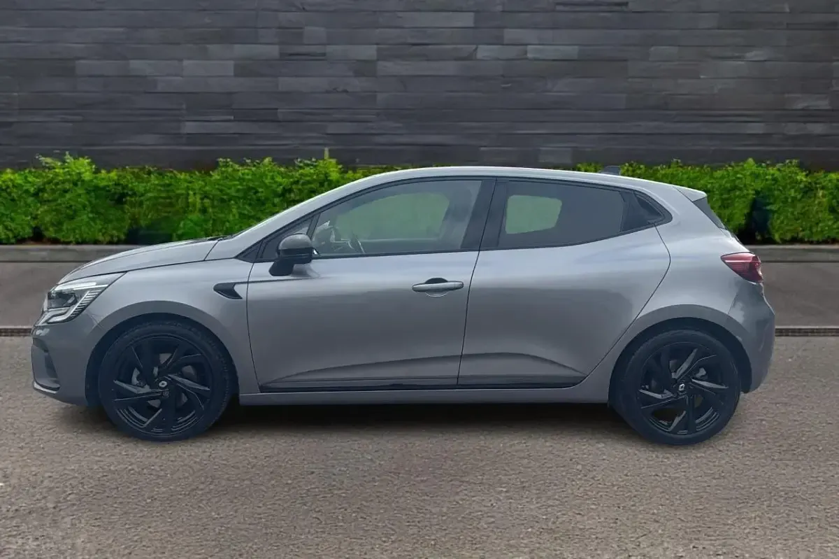 Used Renault Clio Engineered 140 HP (102 kW) 2023 Grey Hatchback