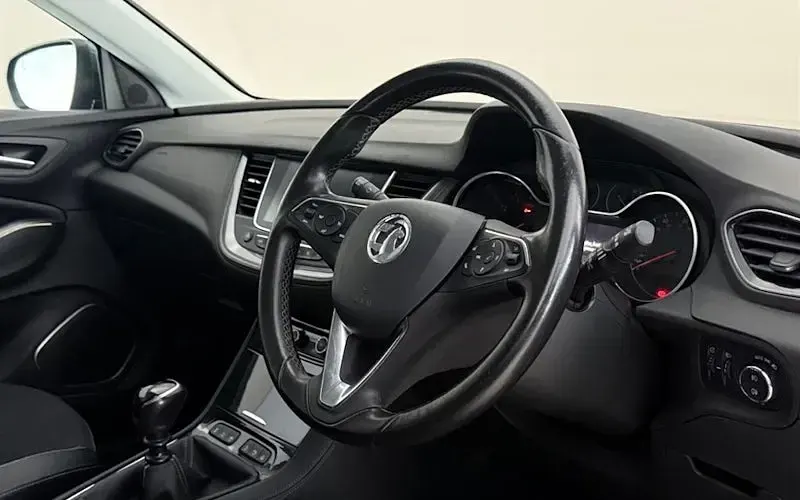 Used Vauxhall Grandland X Sport 131 HP (96 kW) 2018 Grey SUV