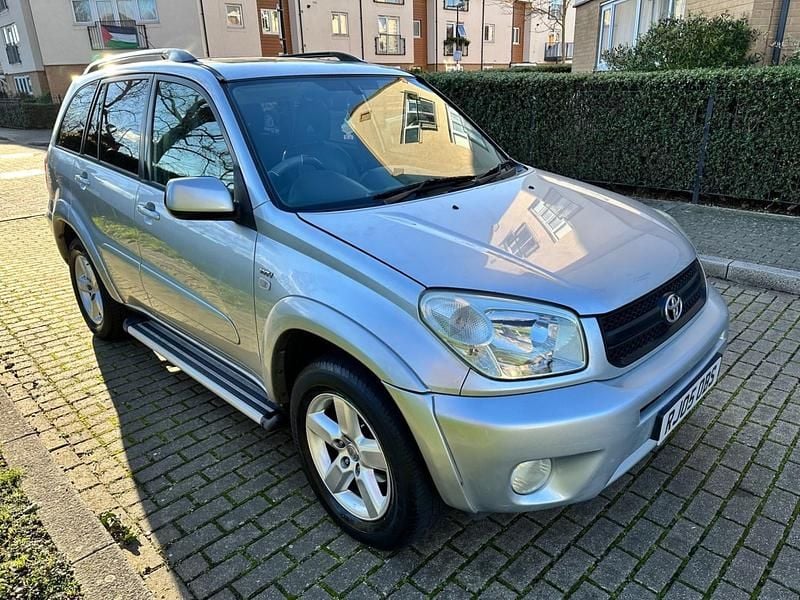 Silver Used 2005 Toyota RAV4 Estate | £1,890 (Super price) - Image 1/4