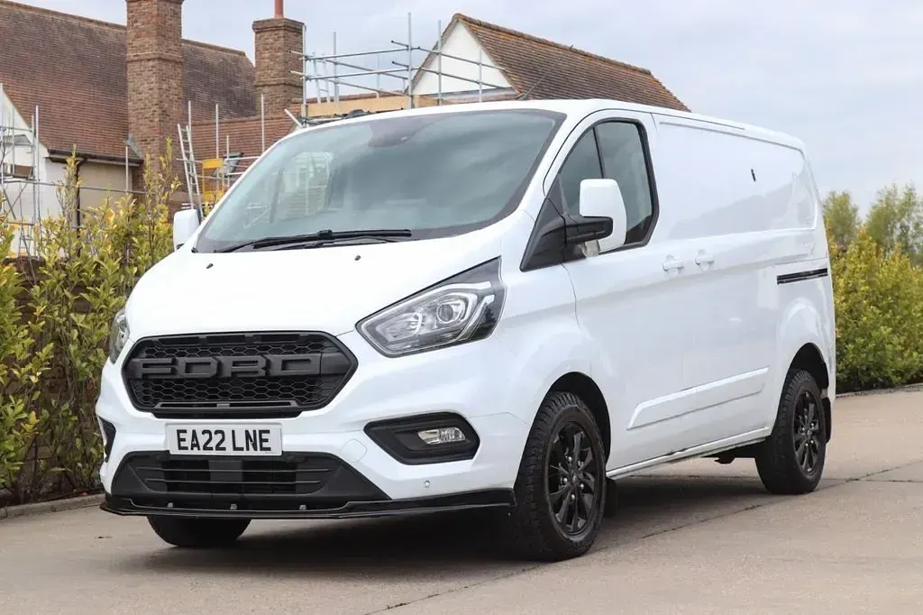 Used Ford Transit Custom Limited 130 HP (95 kW) 2022 White Van