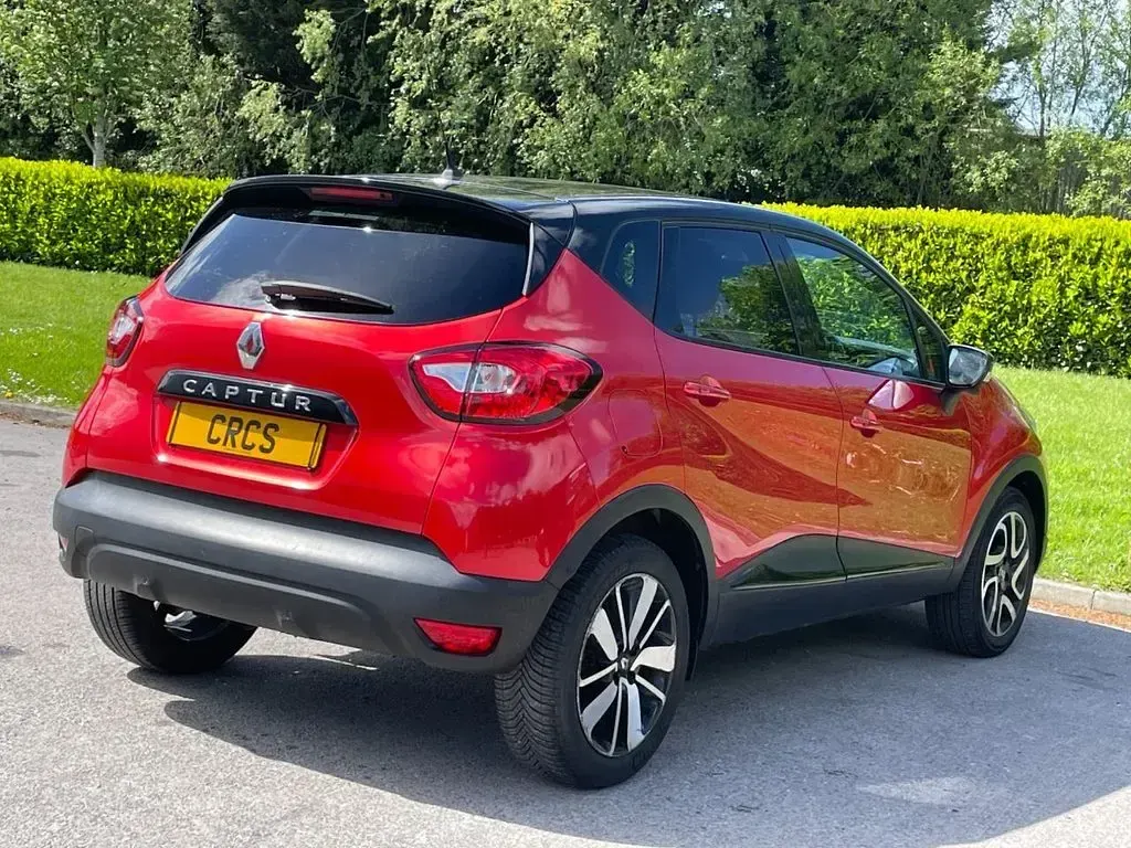 Used Renault Captur Dynamique 90 HP (66 kW) 2017 Red SUV