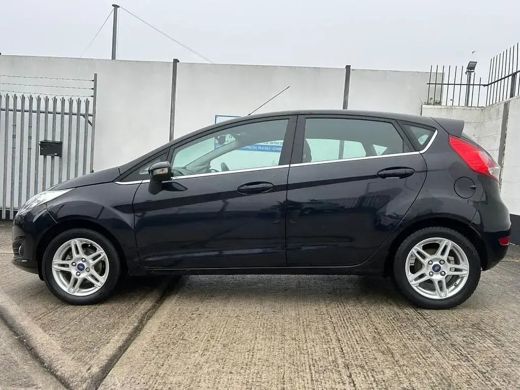 Used Ford Fiesta Zetec 82 HP (60 kW) 2013 Black Hatchback