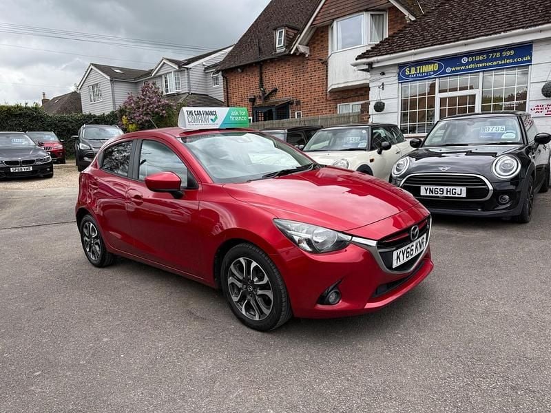 Begagnad Mazda 2 Inclusive 2016 Röd Halvkombi