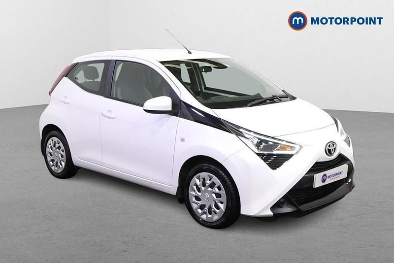 White Used 2022 Toyota Aygo X-play Hatchback | £9,499 (Good price) - Image 1/4