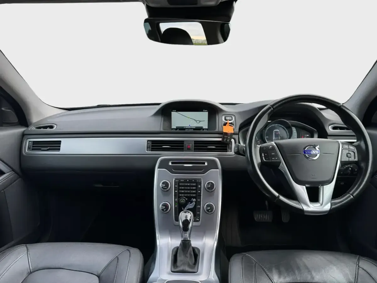 Second-hand Volvo V70 SE Lux 181 CP (133 kW) 2015 Albastru Break