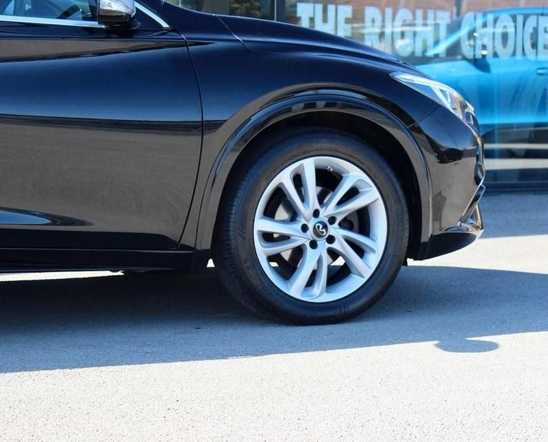 Used Infiniti Q30 Business Executive 109 HP (80 kW) 2017 Black Hatchback