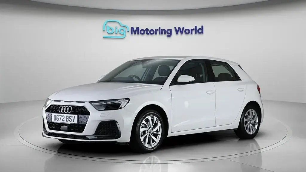 Used Audi A1 Sportback Sport 95 HP (69 kW) 2022 White Hatchback