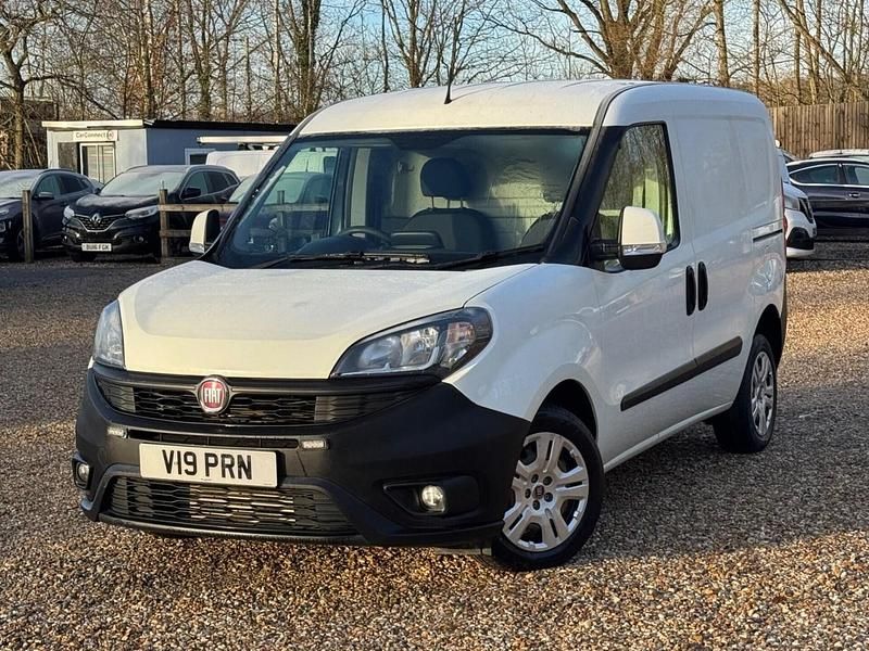 Begagnad Fiat Doblò S 2021 Vit Minibuss