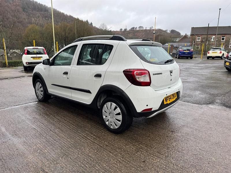 Used Dacia Sandero Lauréate 90 HP (66 kW) 2014 White Hatchback