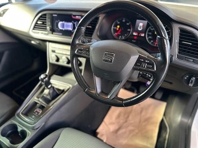 Begagnad Seat Leon SE Dynamic 115 HK (84 kW) 2019 Vit Halvkombi