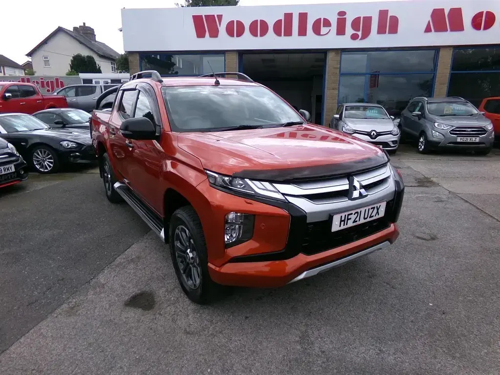 Used Mitsubishi L200 150 HP (110 kW) 2021 Orange Pickup