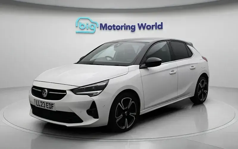 Used Vauxhall Corsa Ultimate 131 HP (96 kW) 2023 White Hatchback