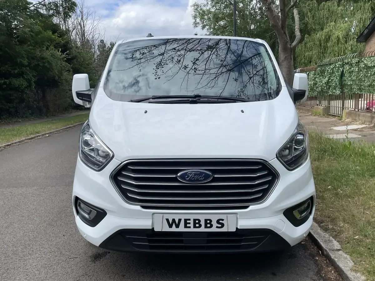 Used Ford Tourneo Custom Zetec 105 HP (77 kW) 2021 White Van