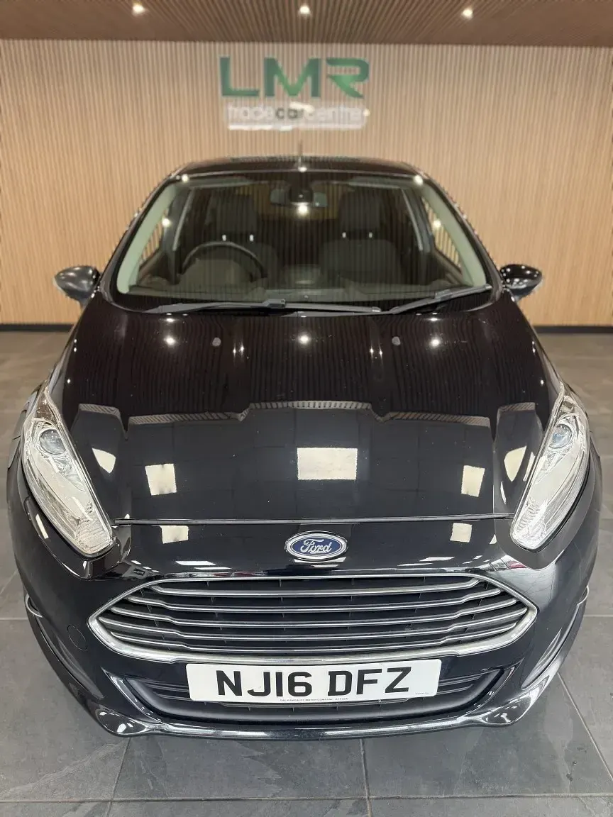 Używany Ford Fiesta Titanium 95 KM (69 kW) 2016 Czarny Hatchback