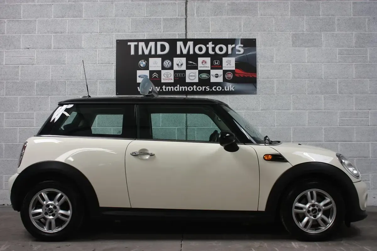 Used Mini Cooper Hatch 2012 White Hatchback