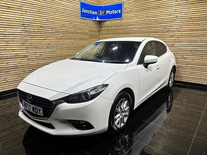 Used Mazda 3 120 HP (88 kW) 2017 White Hatchback