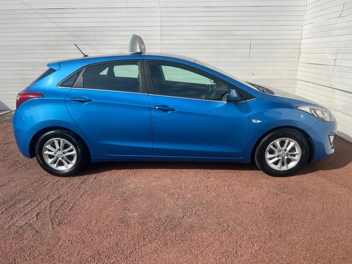 Used Hyundai i30 SE 110 HP (80 kW) 2016 Blue Hatchback