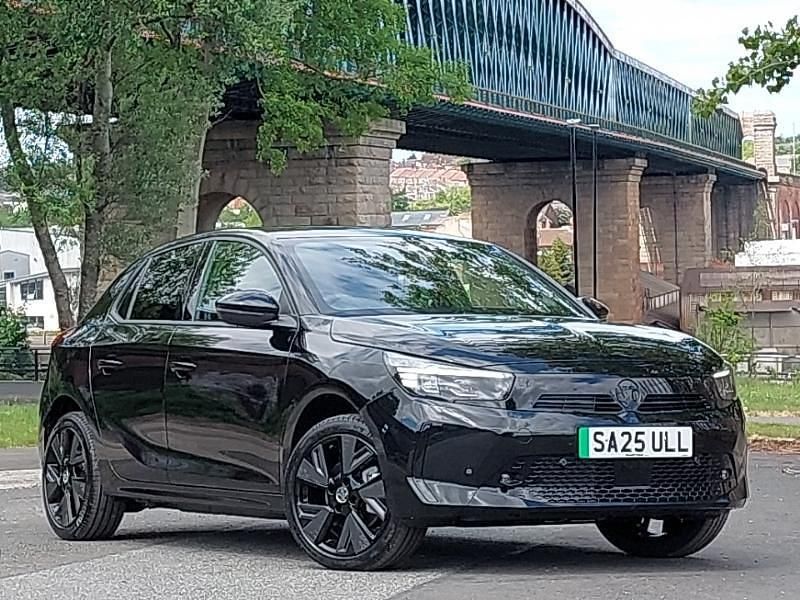 Two coat metallic carbon black New 2025 Vauxhall Corsa-e Ultimate Hatchback | £19,998 (Fair price) - Image 1/4