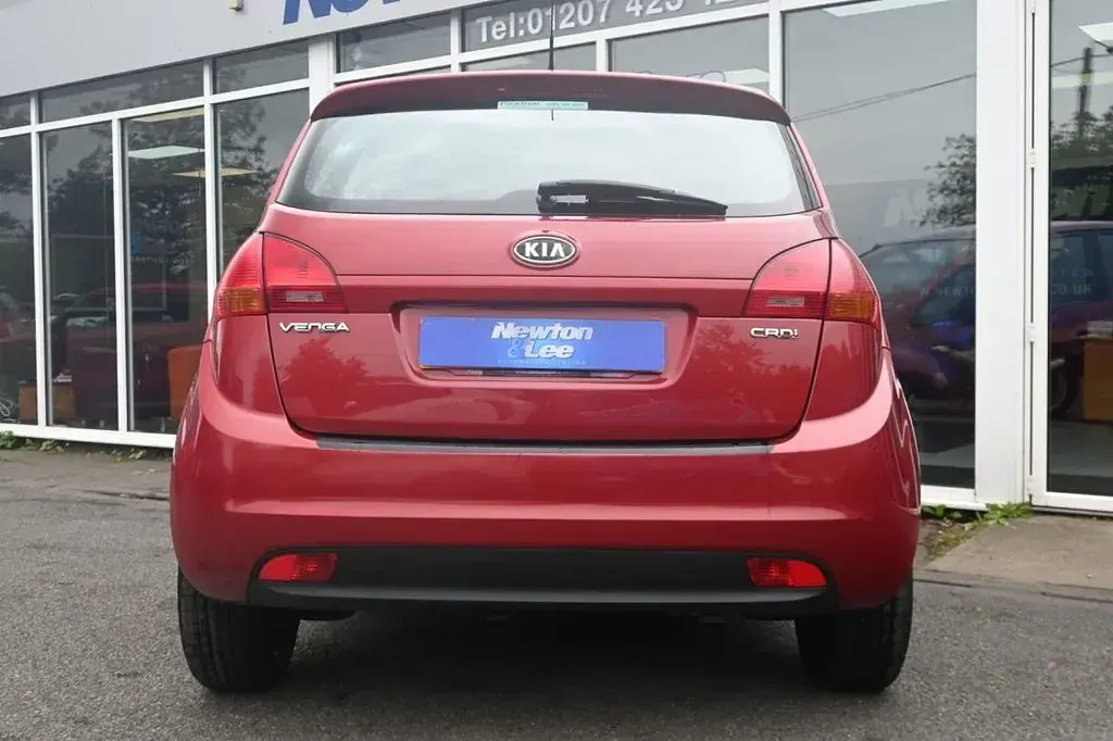 Used Kia Venga 89 HP (65 kW) 2013 Red Hatchback