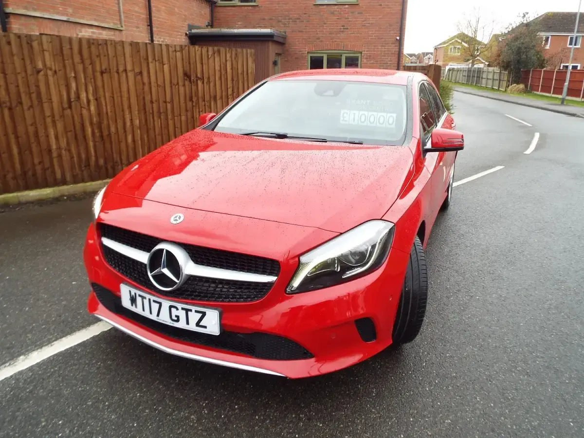 Usado Mercedes A180 Premium 2017 Rojo Utilitario